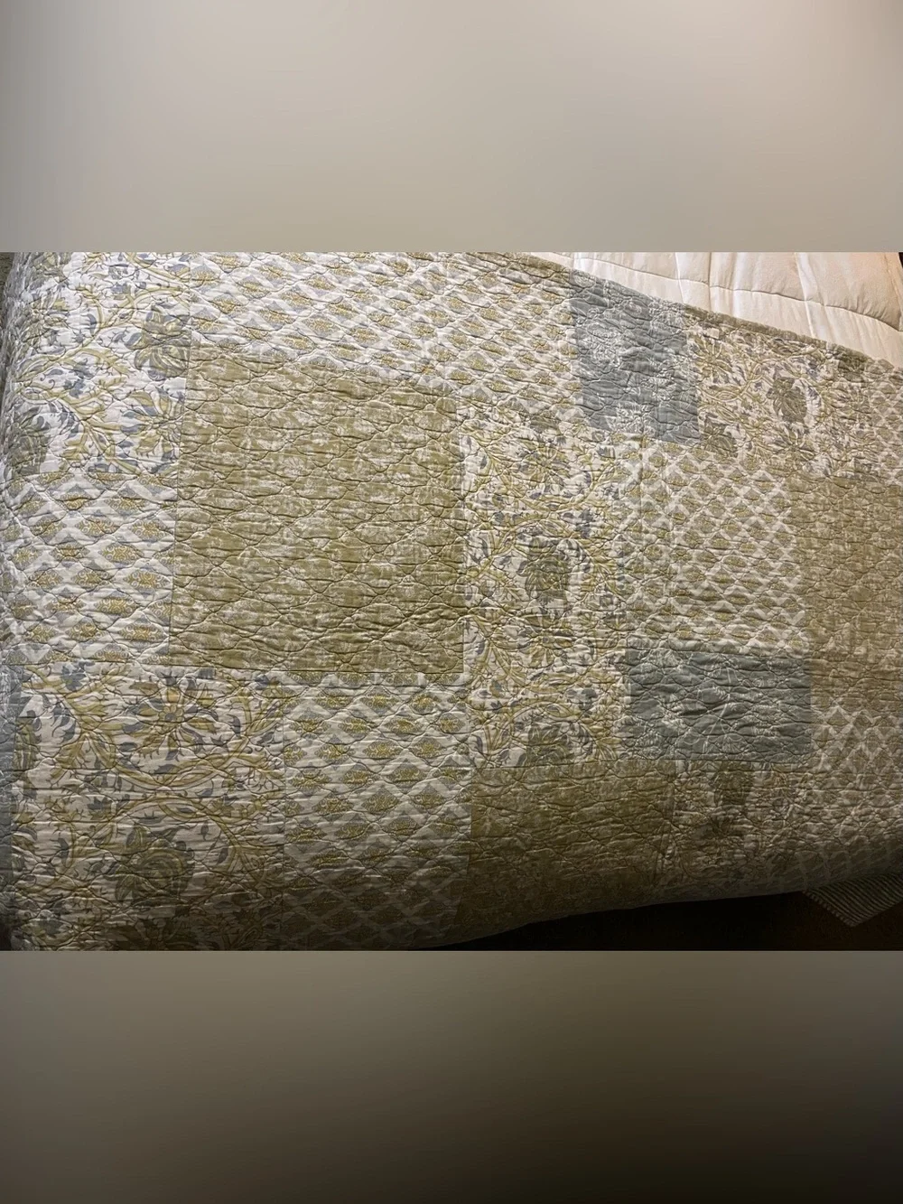 Heavy! JCPENNY. Quilt 86”x84” in bl/gray, gold, tan, & cream. 100% Cotton